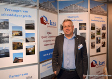 Wie anders dan Joost Stokkers op de foto namens Qkas.